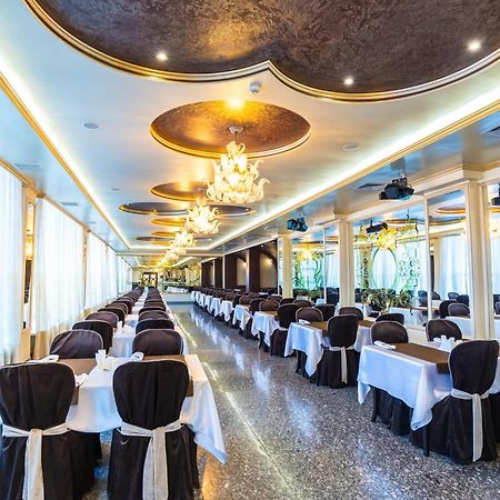 Royal Palace Hotel Almaty Exterior photo