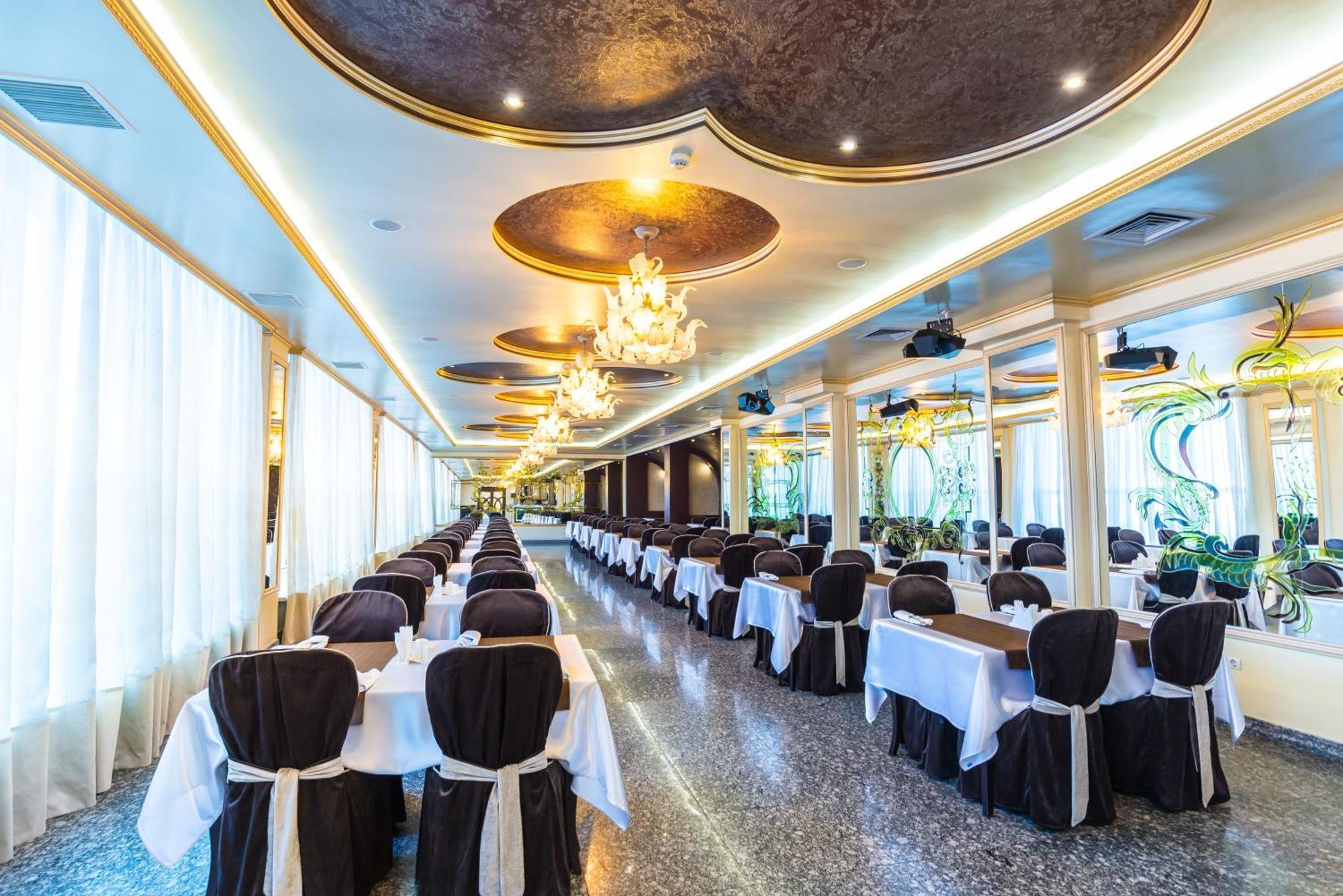 Royal Palace Hotel Almaty Exterior photo